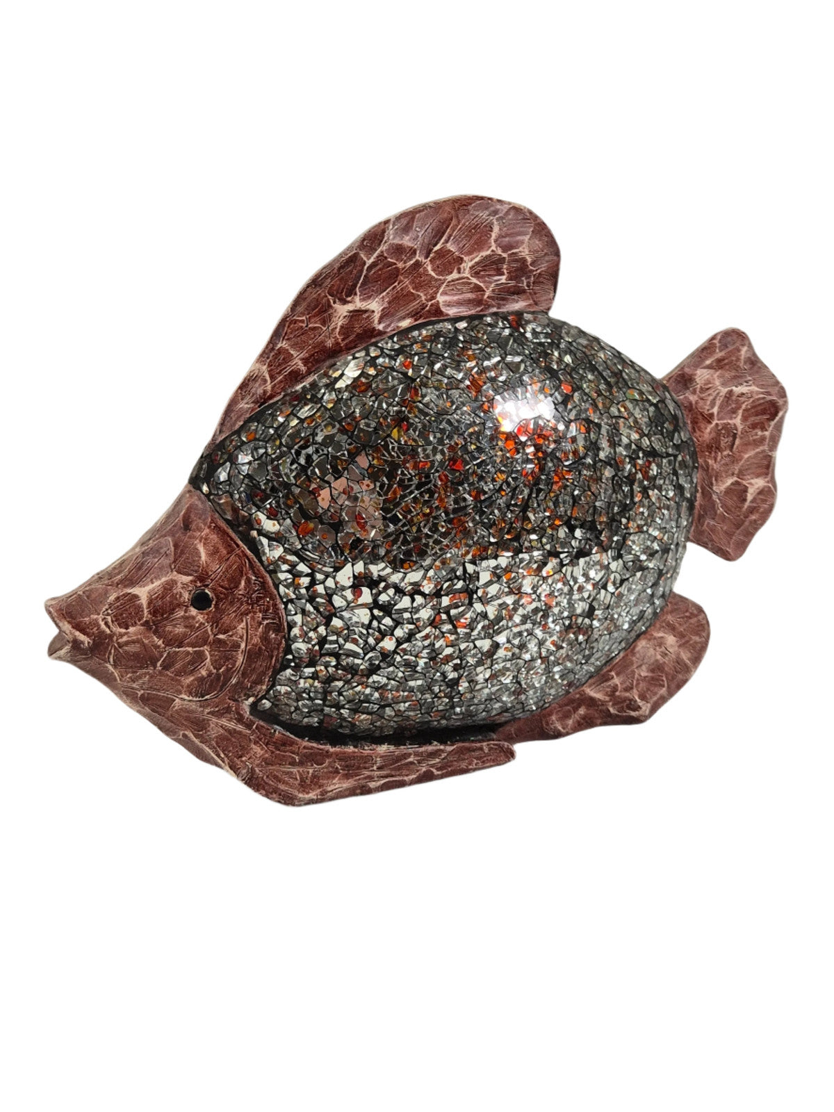 Mosaiikklaasist/puidust kala