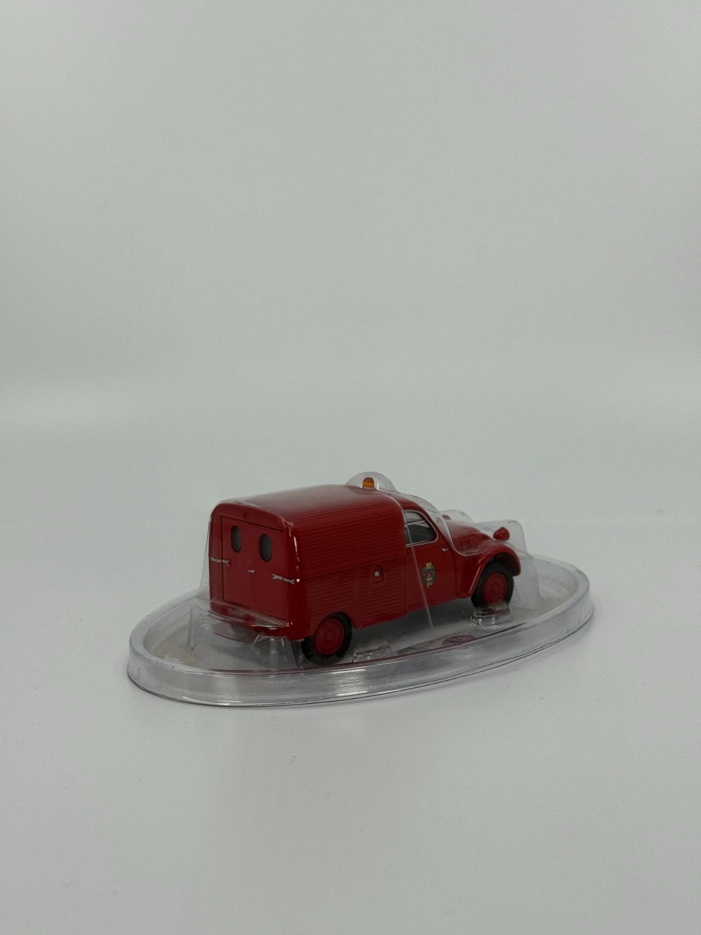 Punane retro päästeauto mudel originaalpakendis