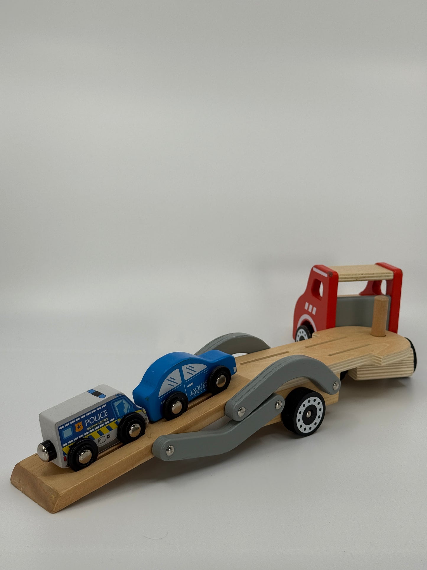 Puidust autoveok koos autodega