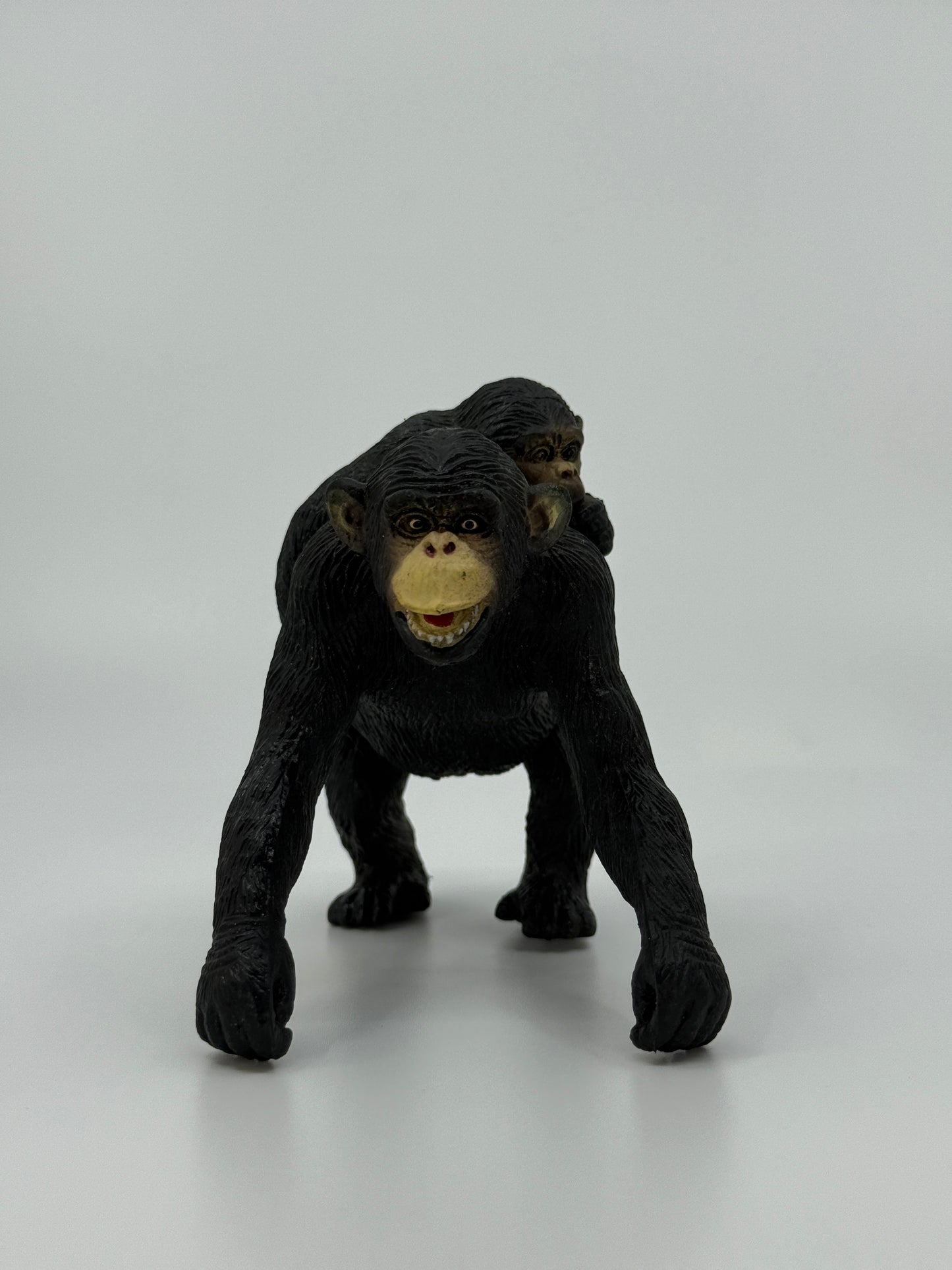 Šimpansiema pojaga figuur