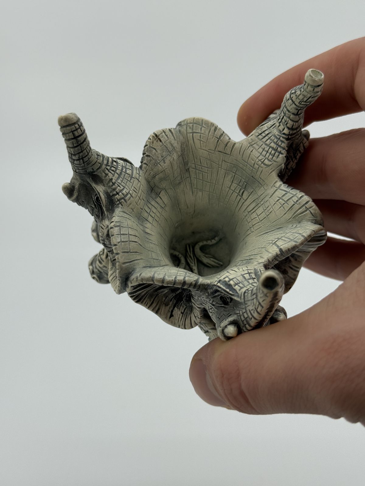 Elevantide peadega miniatuurne kaunistus