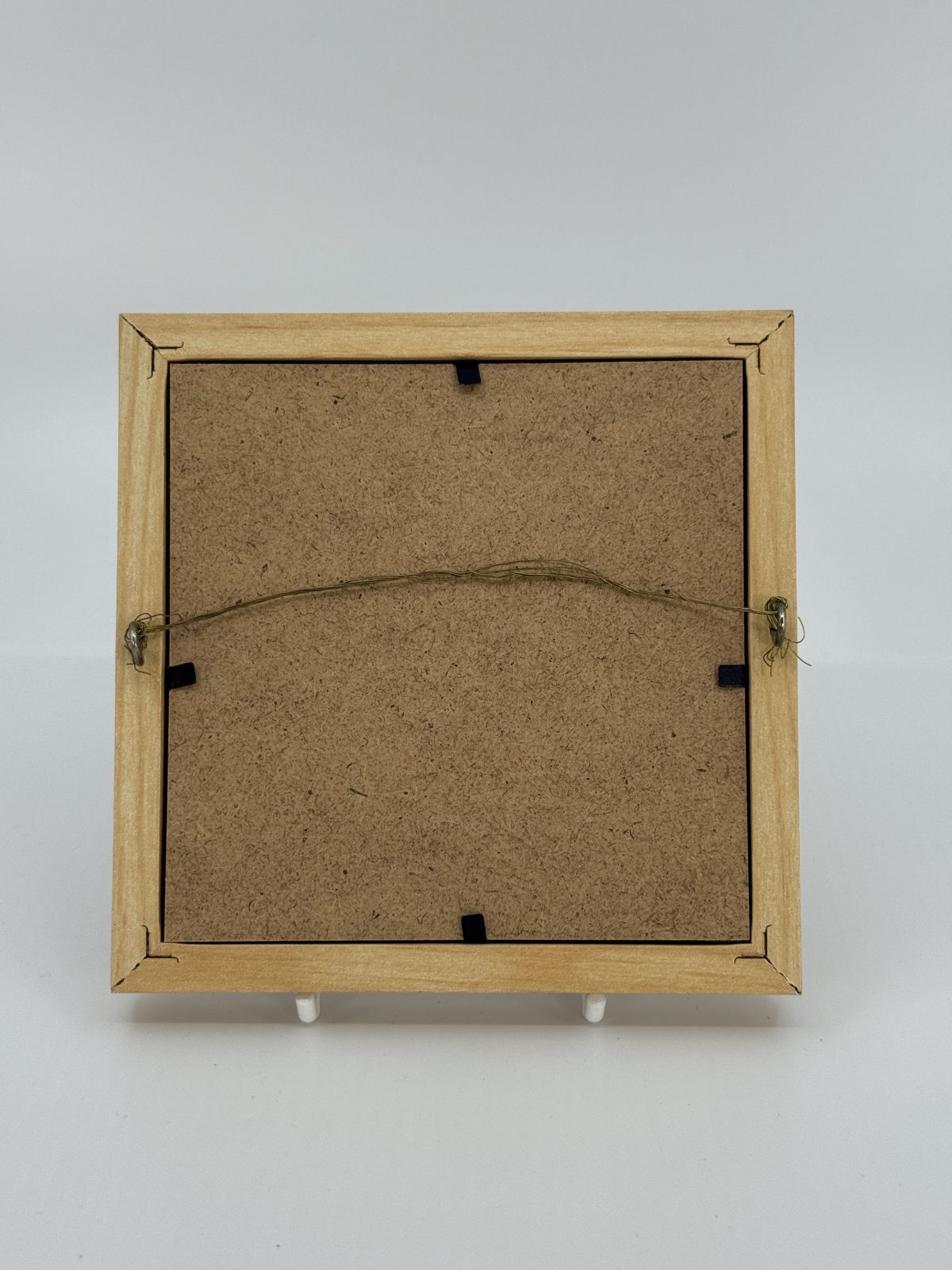 Tikandiga pildiraam mängukarudega