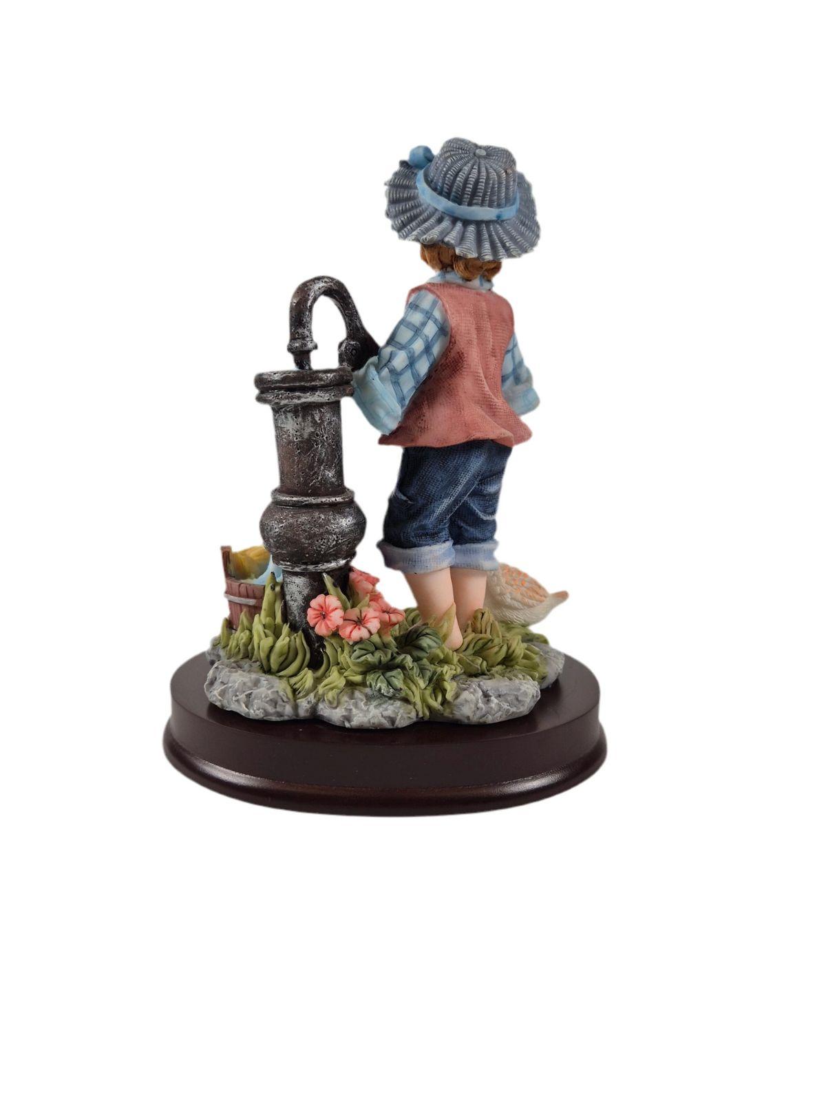 Keraamiline kuju “The Water Garden”