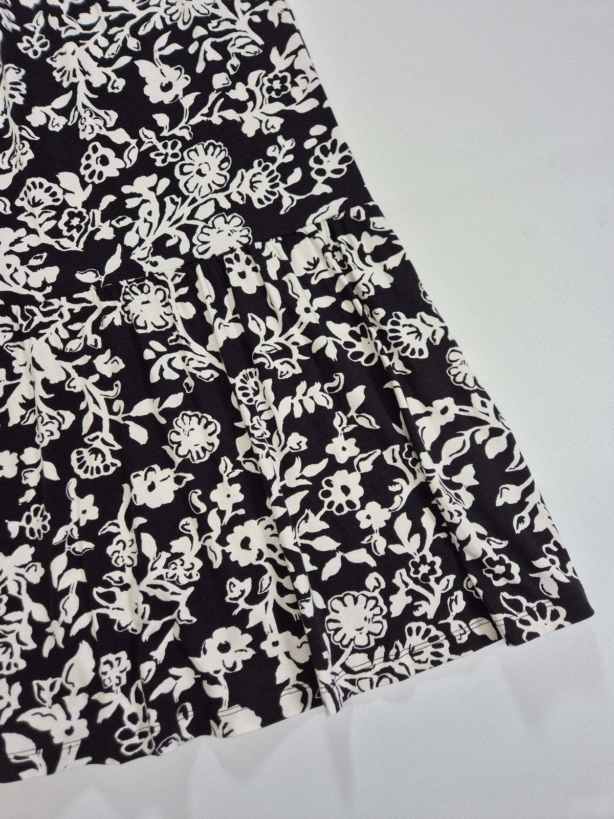 M&S Naiste must lilleline kleit