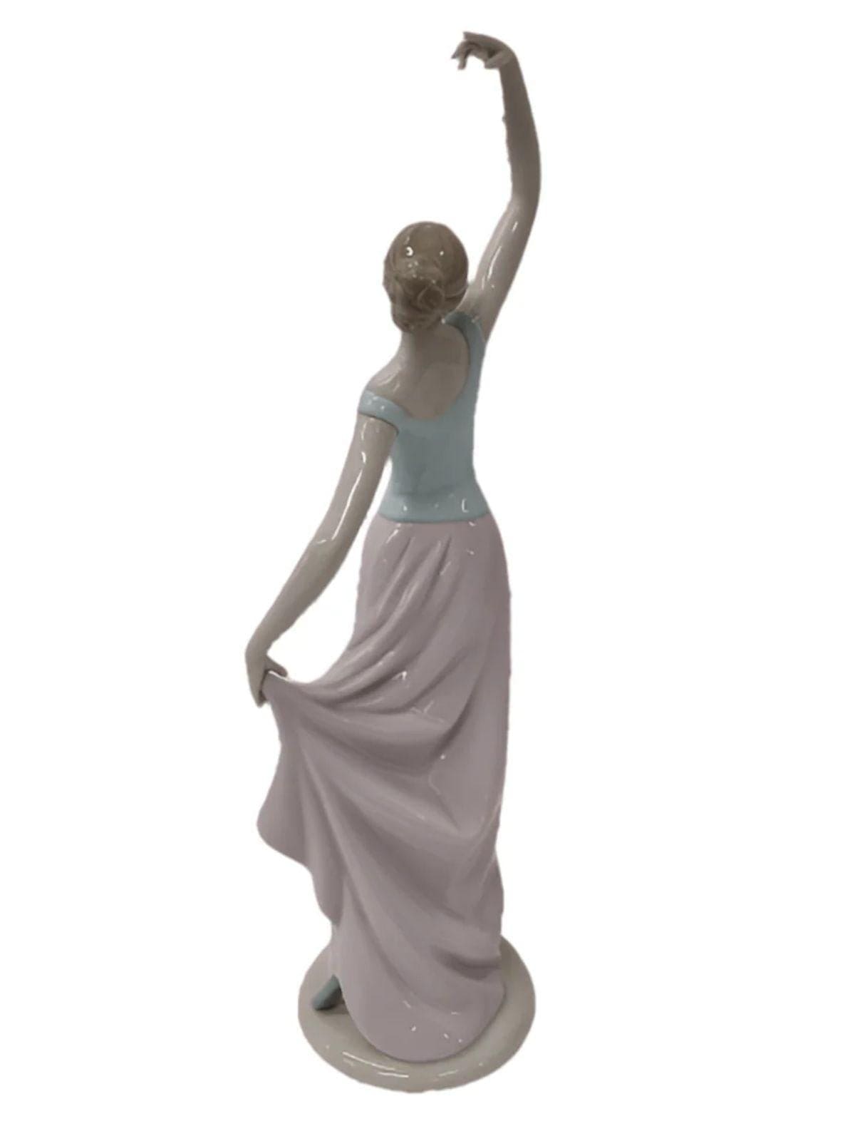 NAO Lladro Nao Porcelain Figurine The Dance is Over - Elegant Ballerina