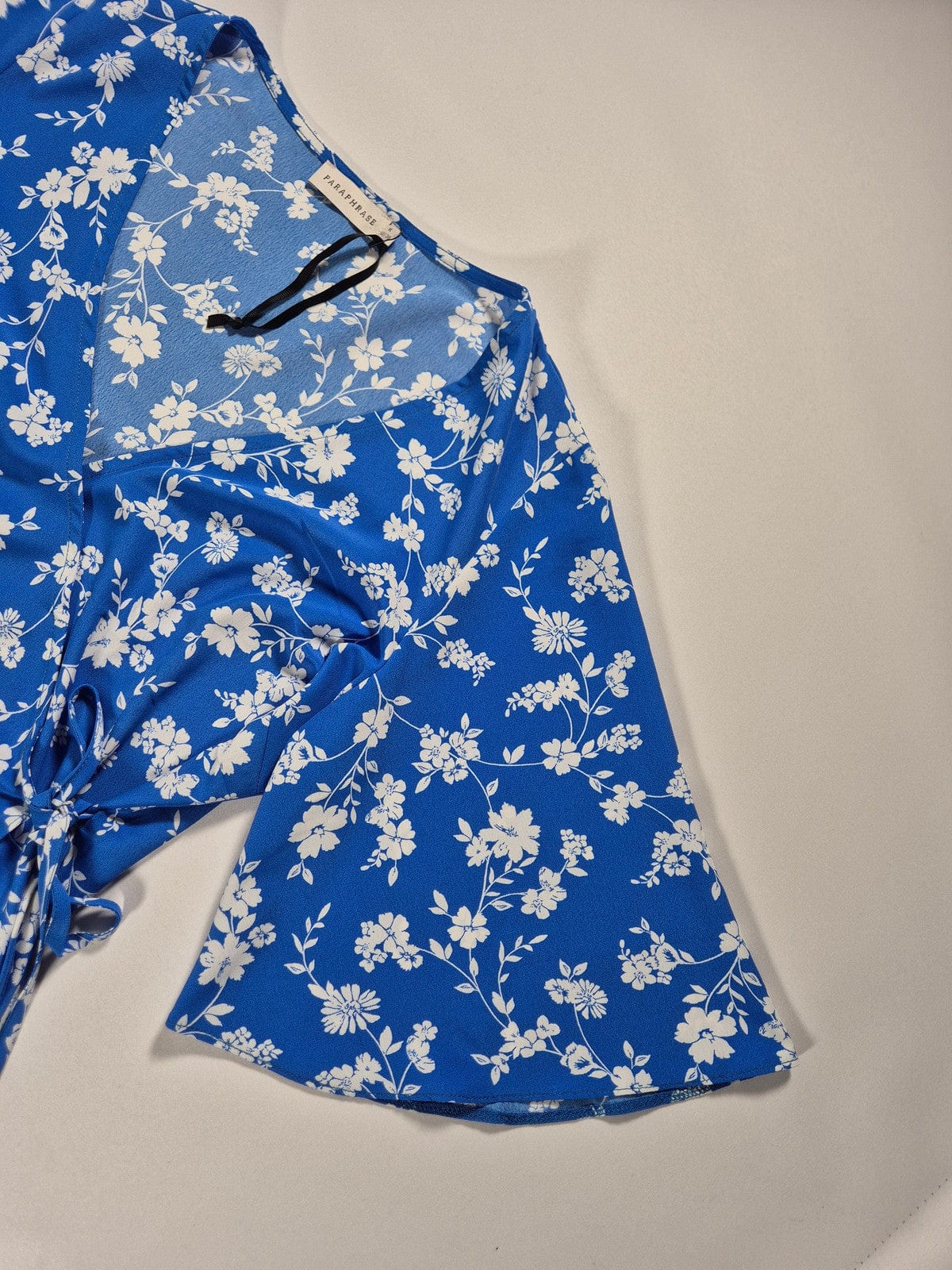 Paraphrase Naiste lilleline hõlmikpluus