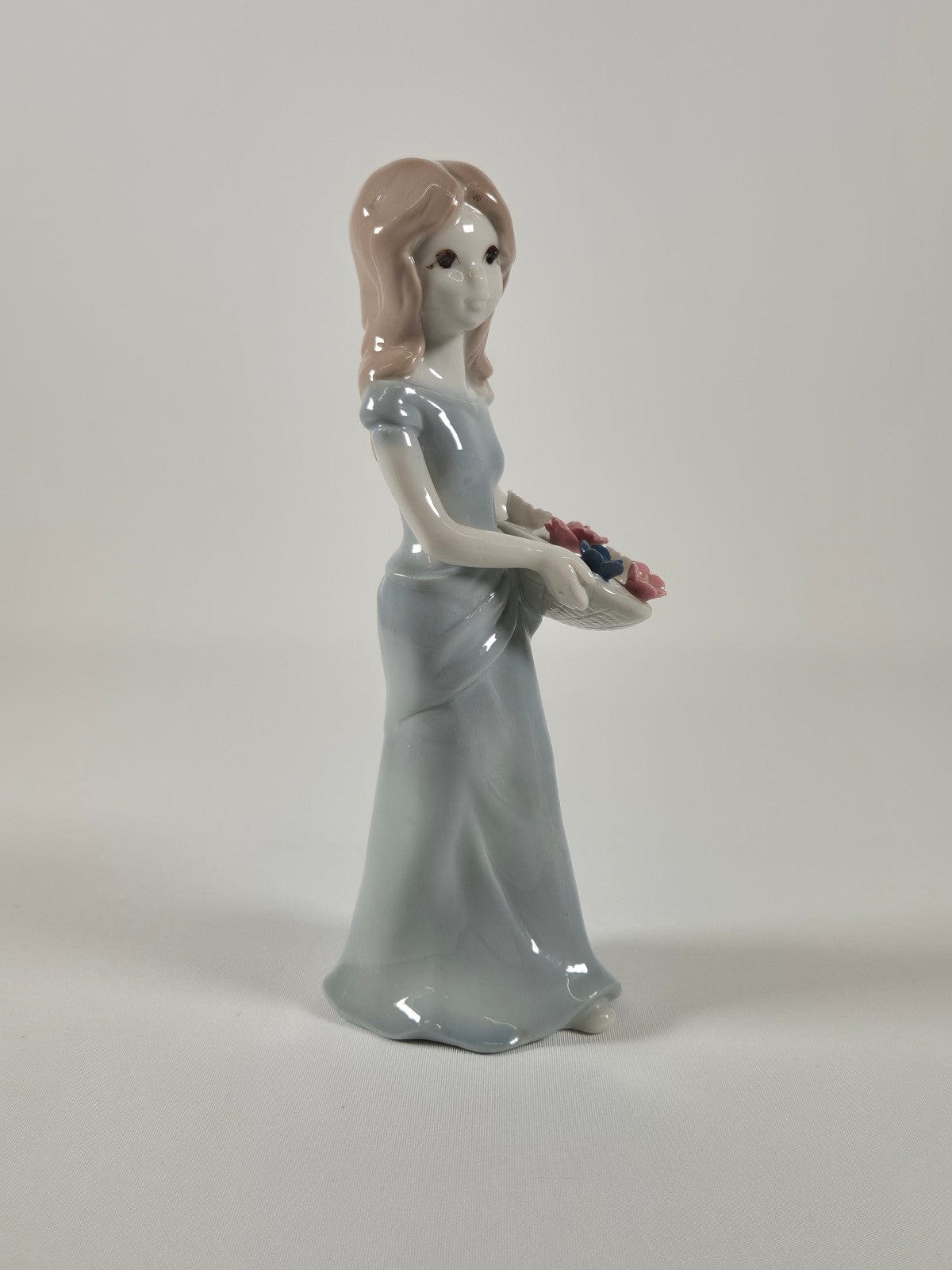 SECOND BEST TAASKASUTUS Keraamiline kuju lillekorviga