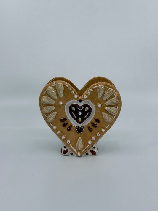 Südamekujuline teeküünla alus