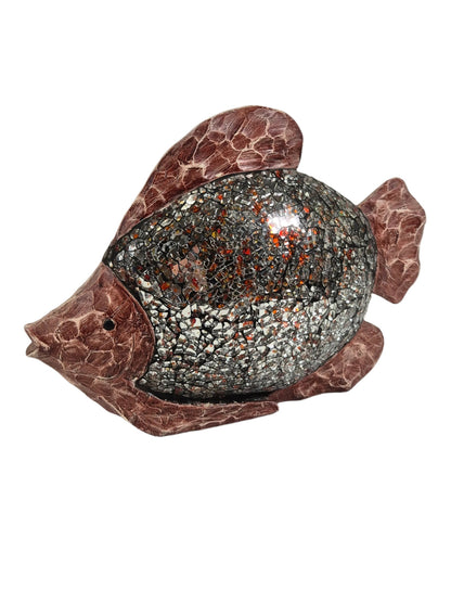 Mosaiikklaasist/puidust kala