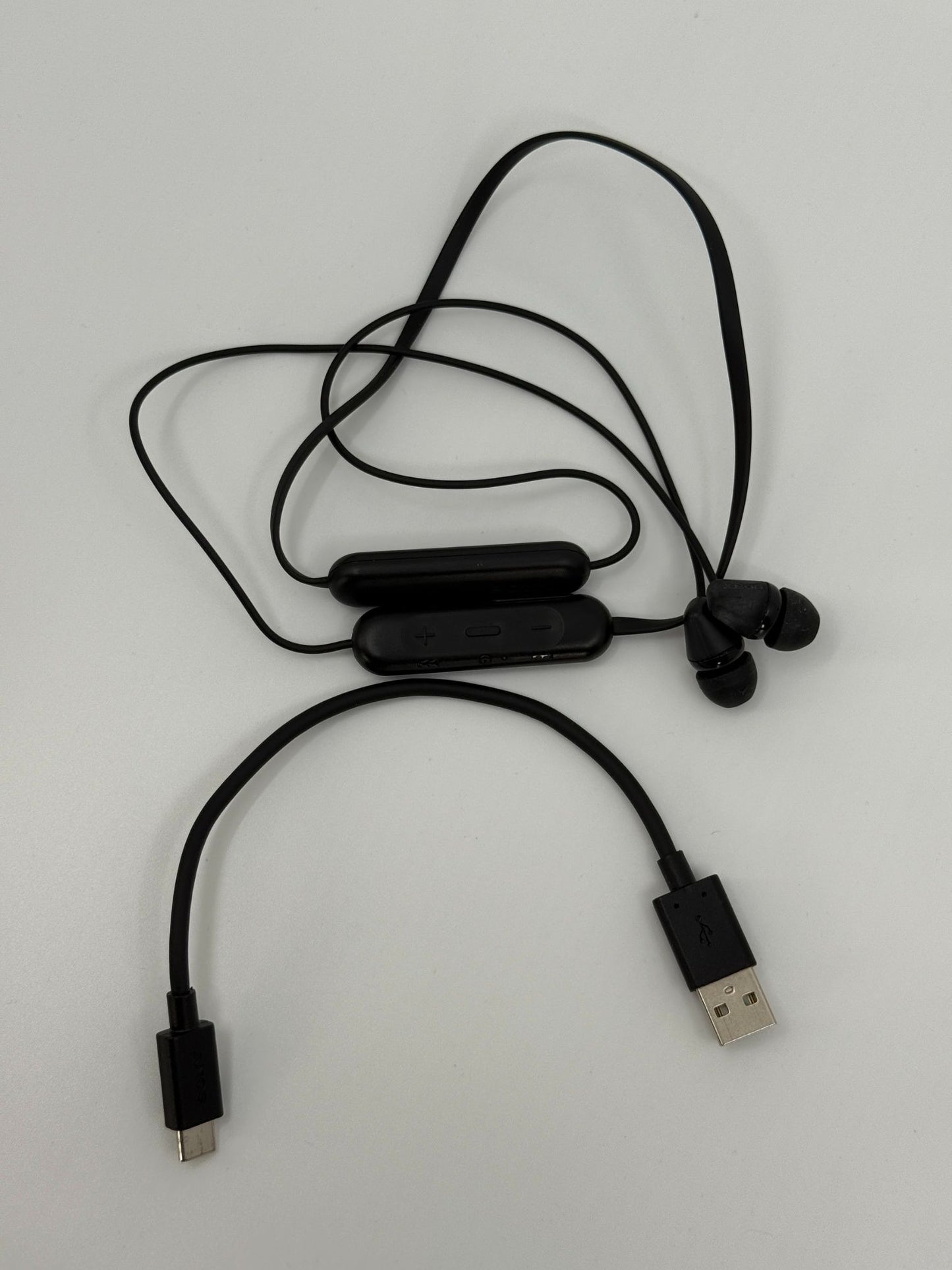 Sony WI-C200 juhtmevabad Bluetooth kõrvaklapid