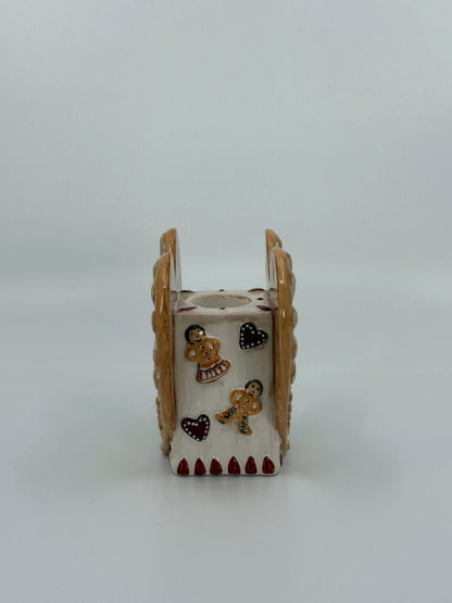 Südamekujuline teeküünla alus