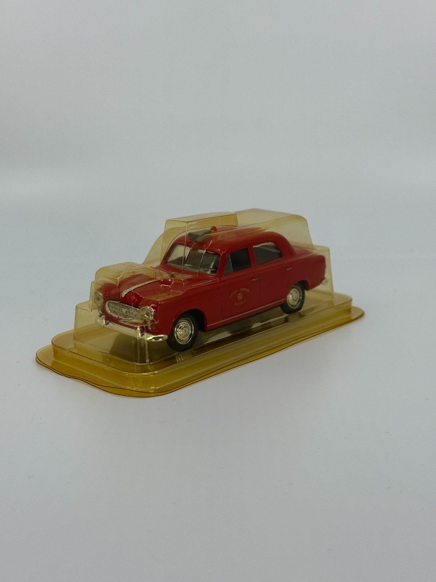 Punane tuletõrje teenistusauto “Sapeurs Pompiers Mulhouse”