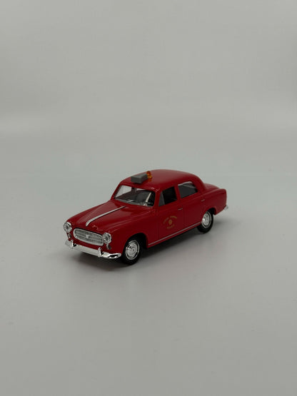 Punane tuletõrje teenistusauto “Sapeurs Pompiers Mulhouse”