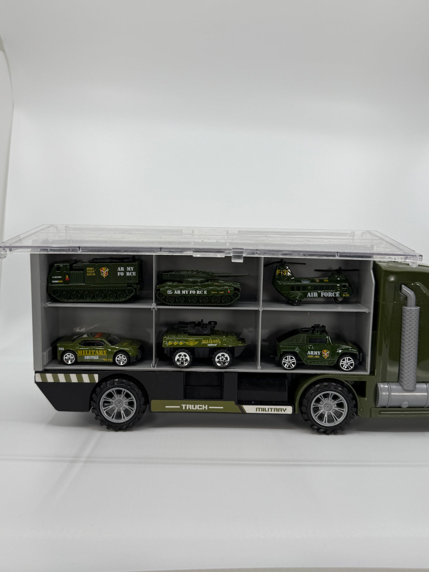 Sõjaväe mänguautode komplekt veokiga