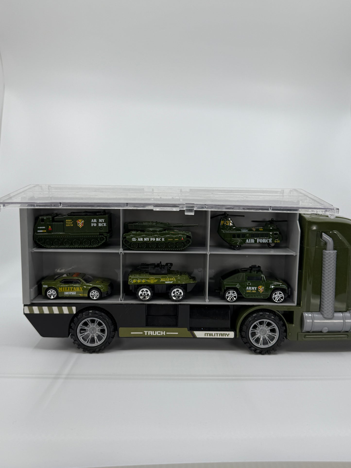 Sõjaväe mänguautode komplekt veokiga