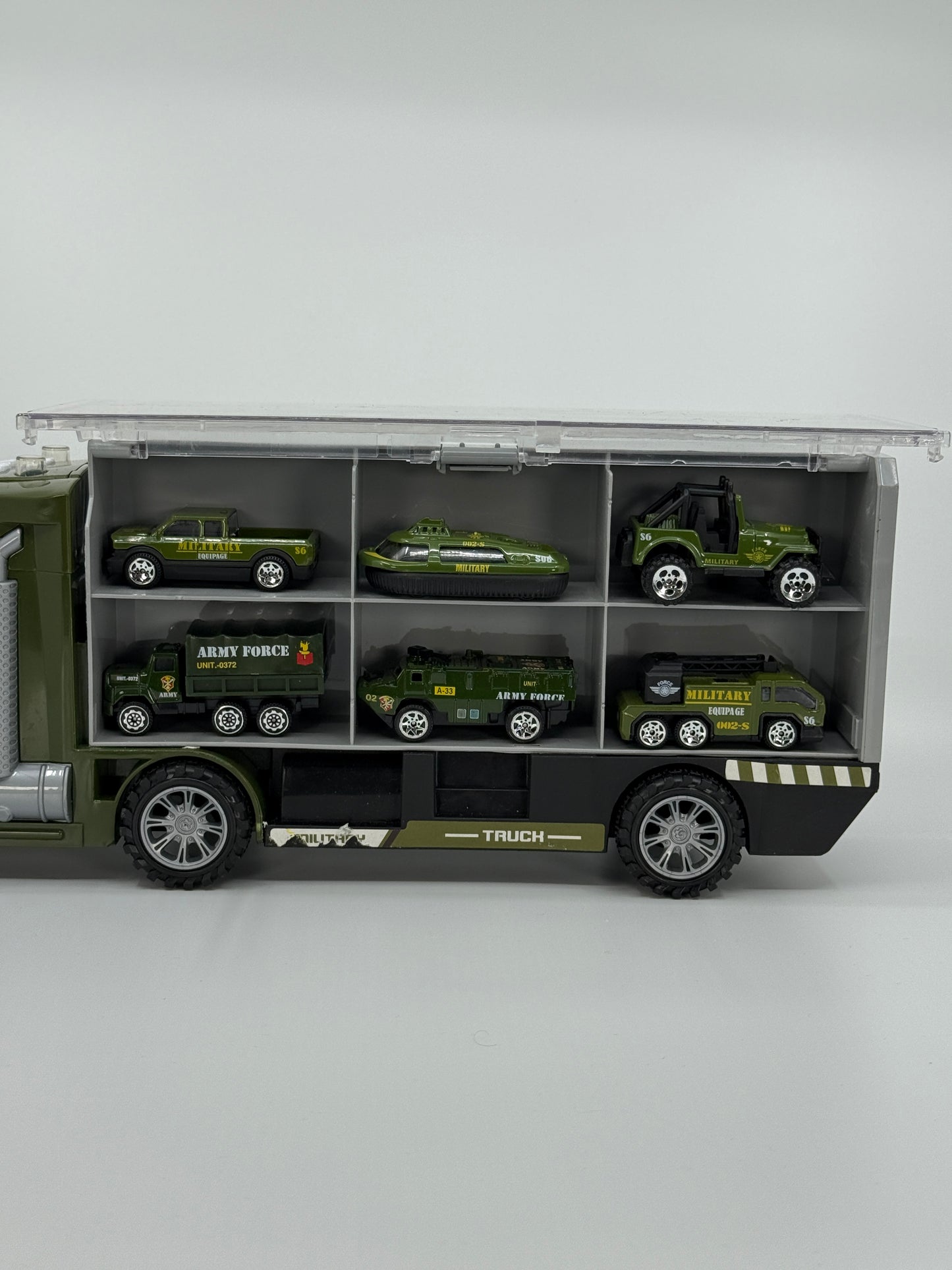 Sõjaväe mänguautode komplekt veokiga