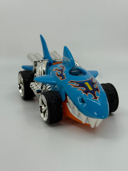 Sinine hai-auto leegi kujundusega