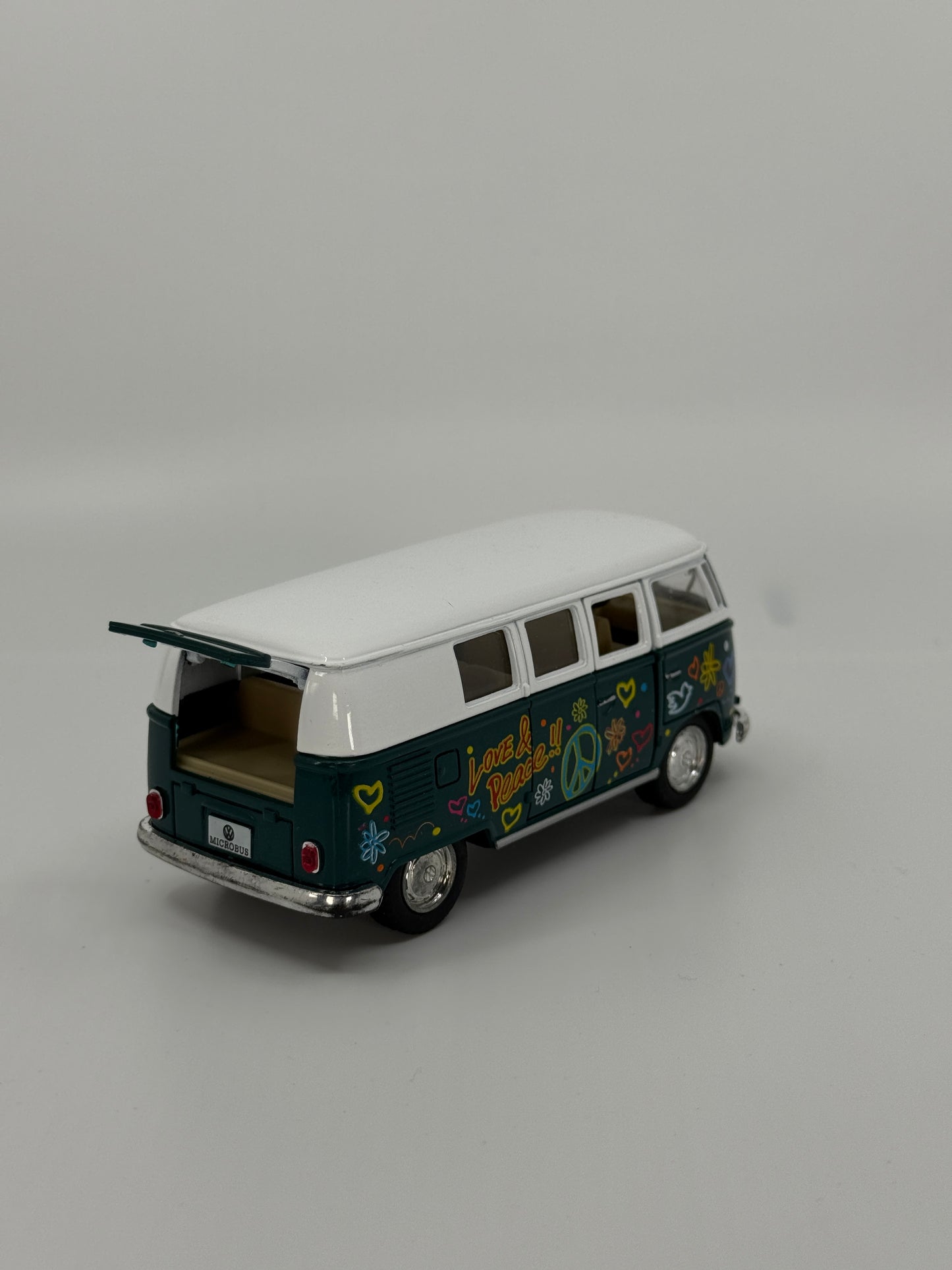 Volkswagen retro mikrobuss “Peace & Love”