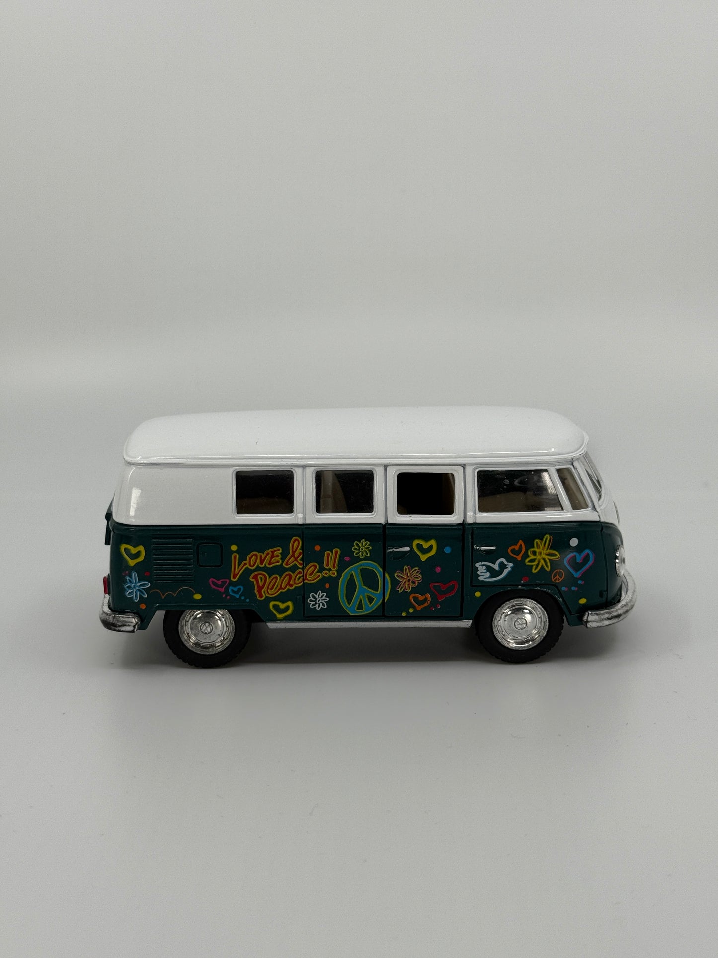 Volkswagen retro mikrobuss “Peace & Love”