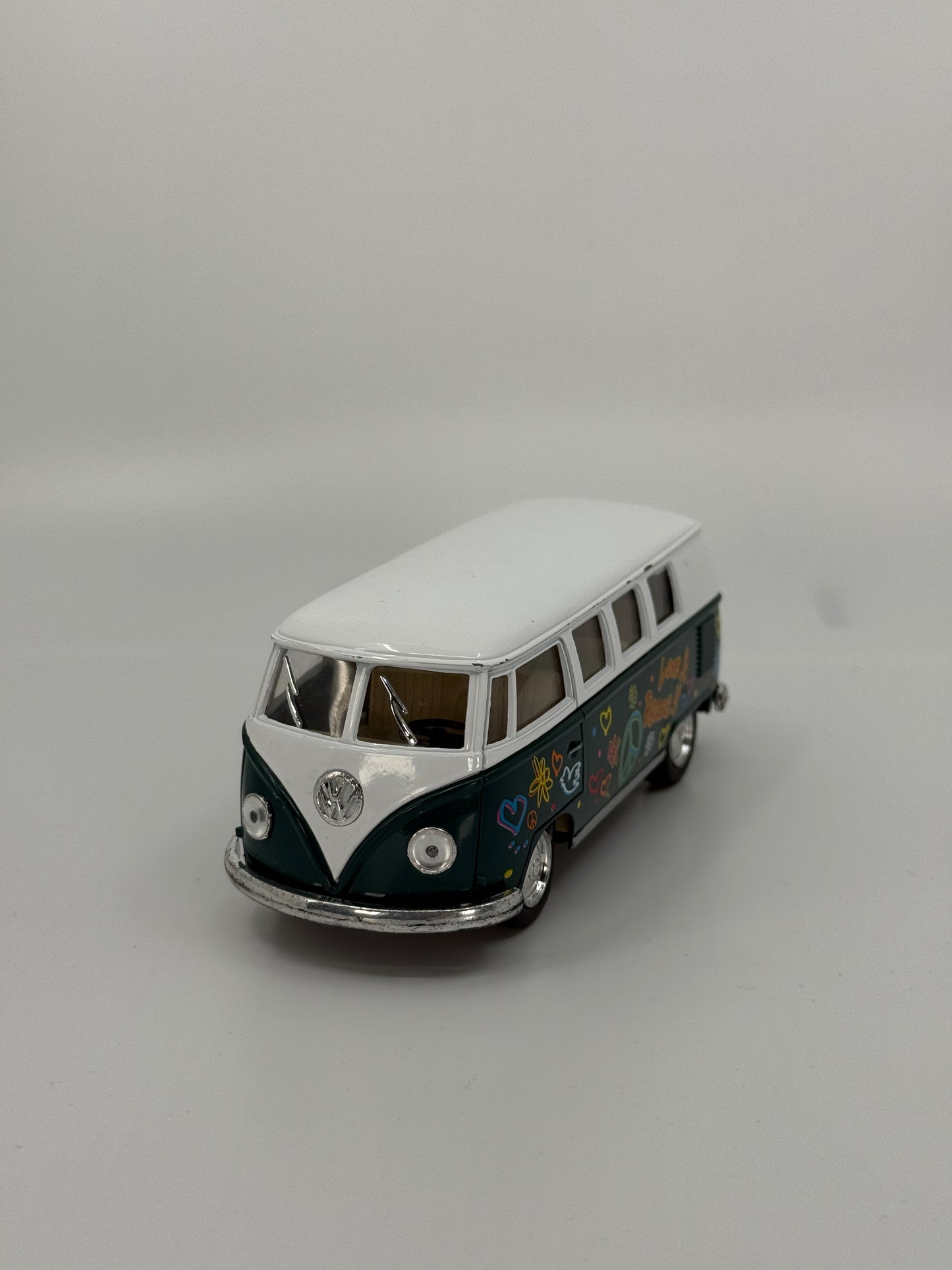 Volkswagen retro mikrobuss “Peace & Love”