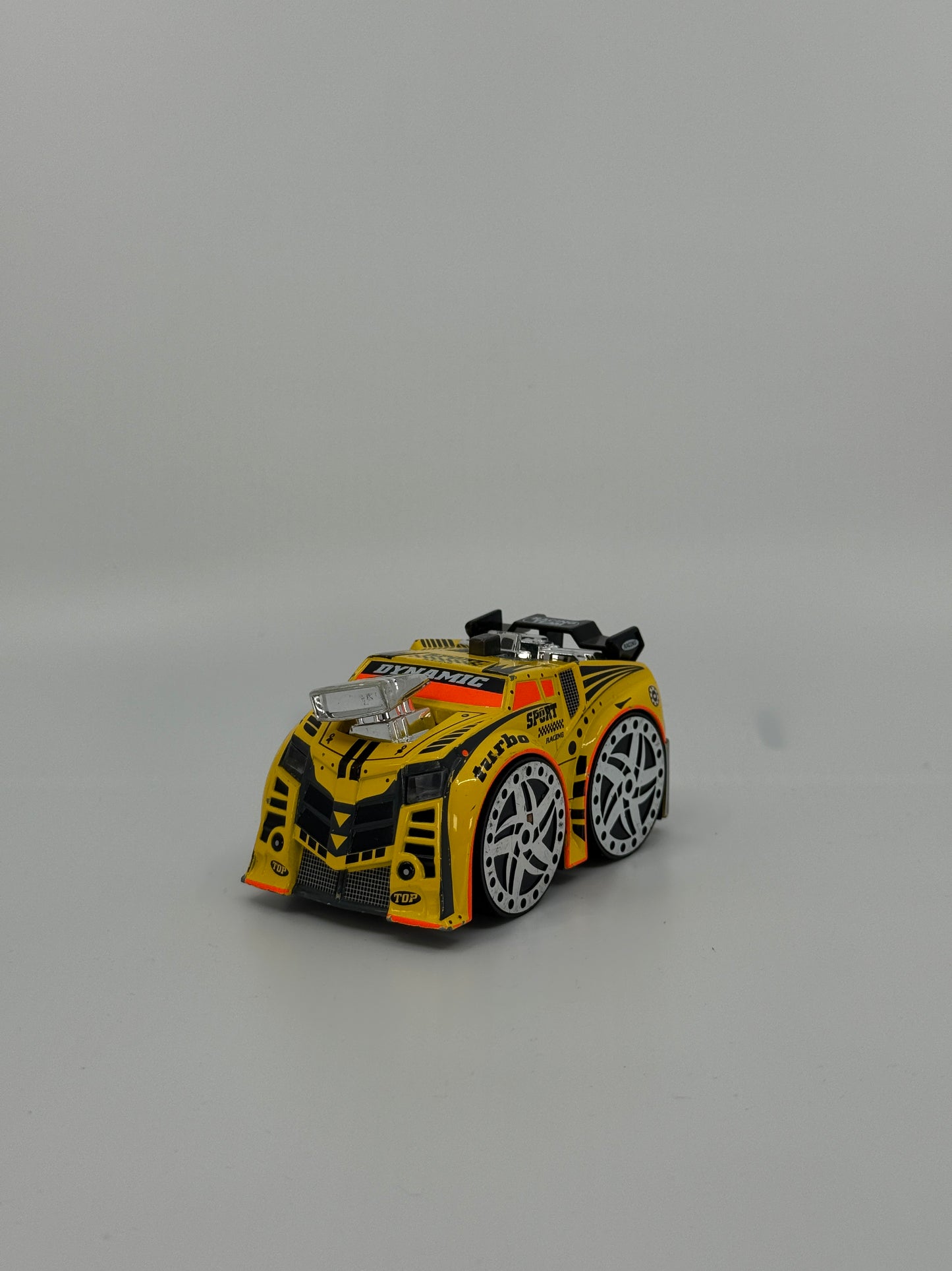 Kollane sportlik mänguauto “Racing Power”