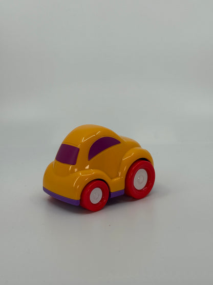 Kollane mänguauto punaste ratastega