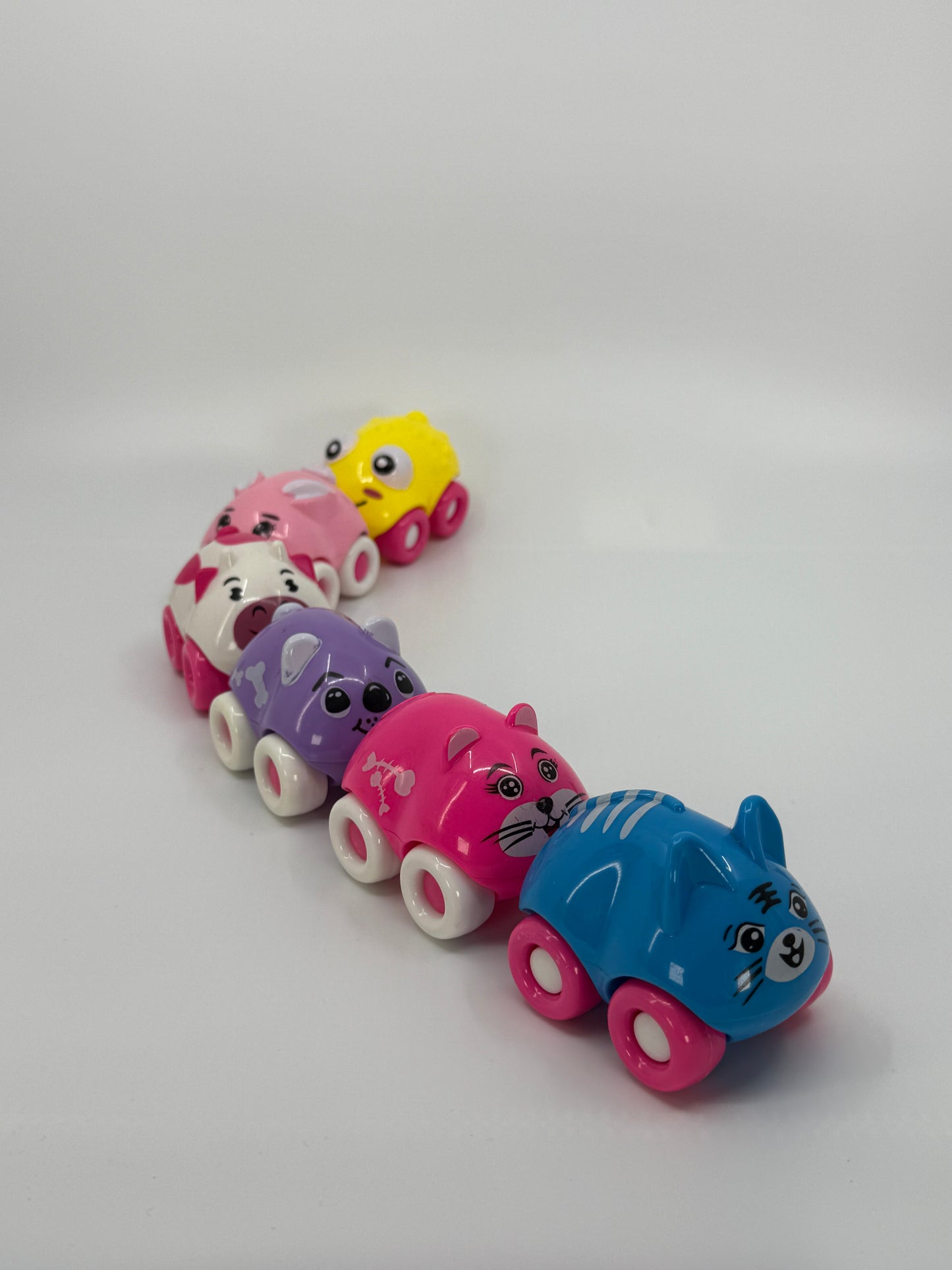 Loomakujuliste mänguautode komplekt