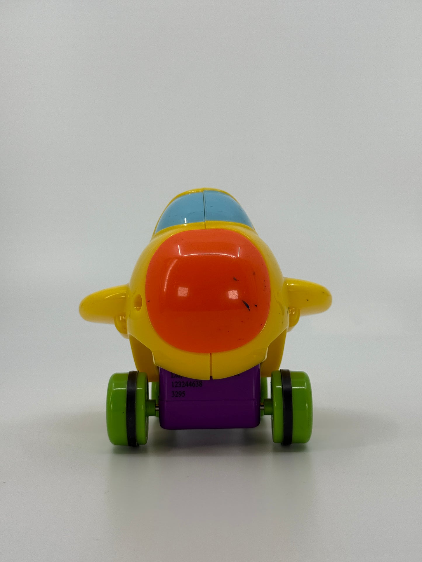 Värviline mängulennuk ratastel