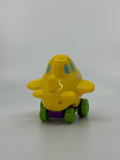 Värviline mängulennuk ratastel