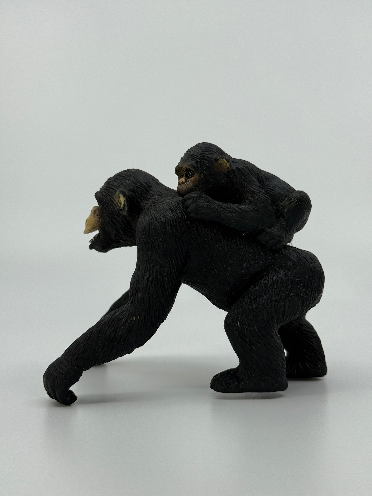 Šimpansiema pojaga figuur