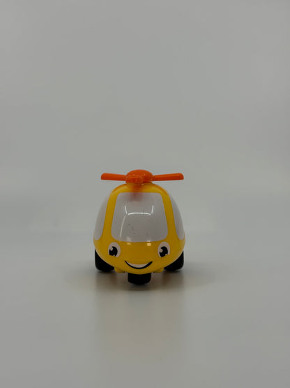 Kollane mänguhelikopter ratastel