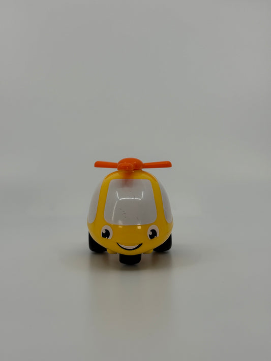 Kollane mänguhelikopter ratastel