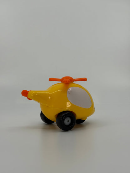 Kollane mänguhelikopter ratastel