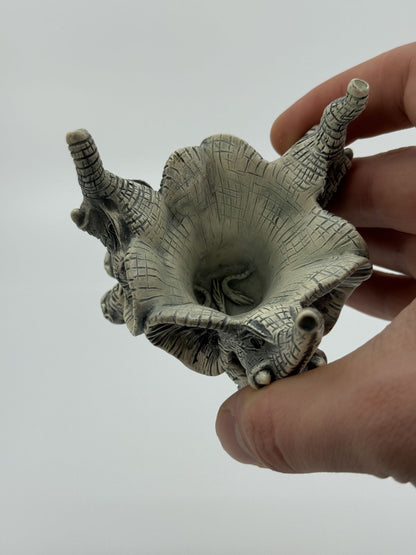 Elevantide peadega miniatuurne kaunistus