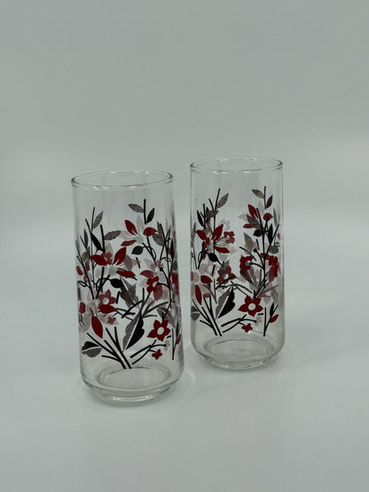 Lillemustriga joogiklaasid