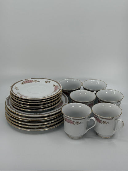 Crown Ming roosidega taldrikute ja tasside komplekt