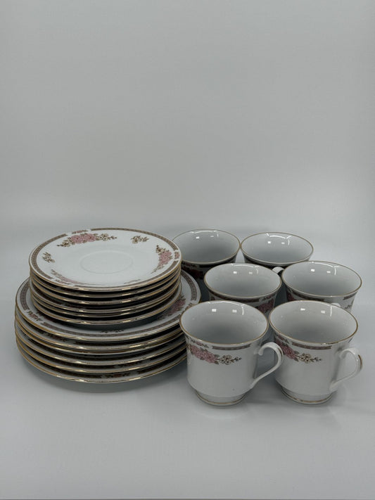 Crown Ming roosidega taldrikute ja tasside komplekt