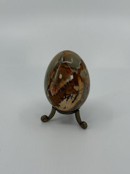 Dekoratiivne onyx-muna alusel