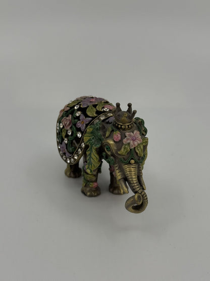 Kaunistustega elevandi-kujuline ehtekarp