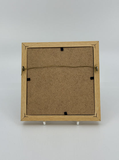 Tikandiga pildiraam mängukaruga