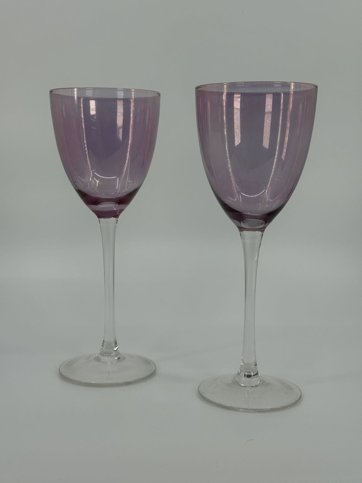 Lilla tooniga veiniklaaside paar