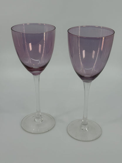 Lilla tooniga veiniklaaside paar