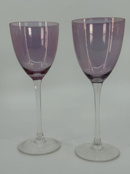 Lilla tooniga veiniklaaside paar