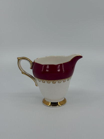 Punase ja kuldse servaga Sutherland Bone China teekomplekt