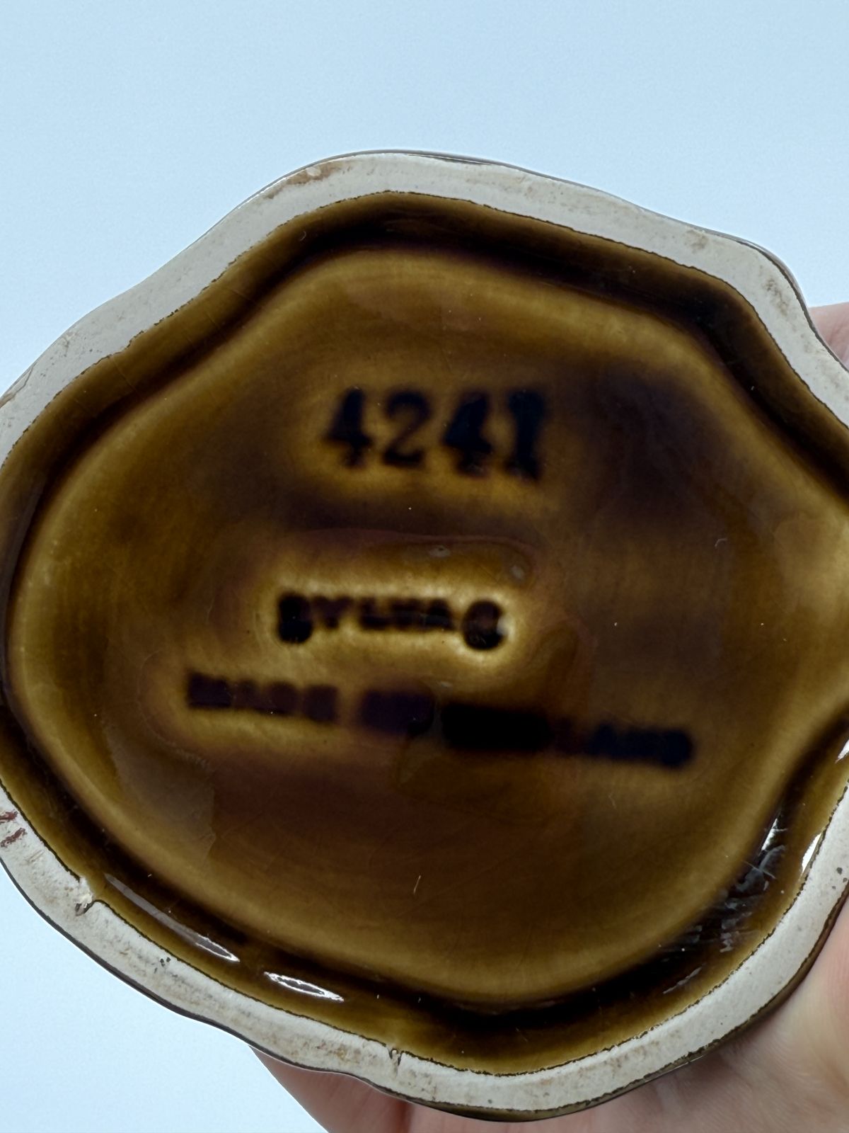 Keraamiline tammetüve kruus oravaga