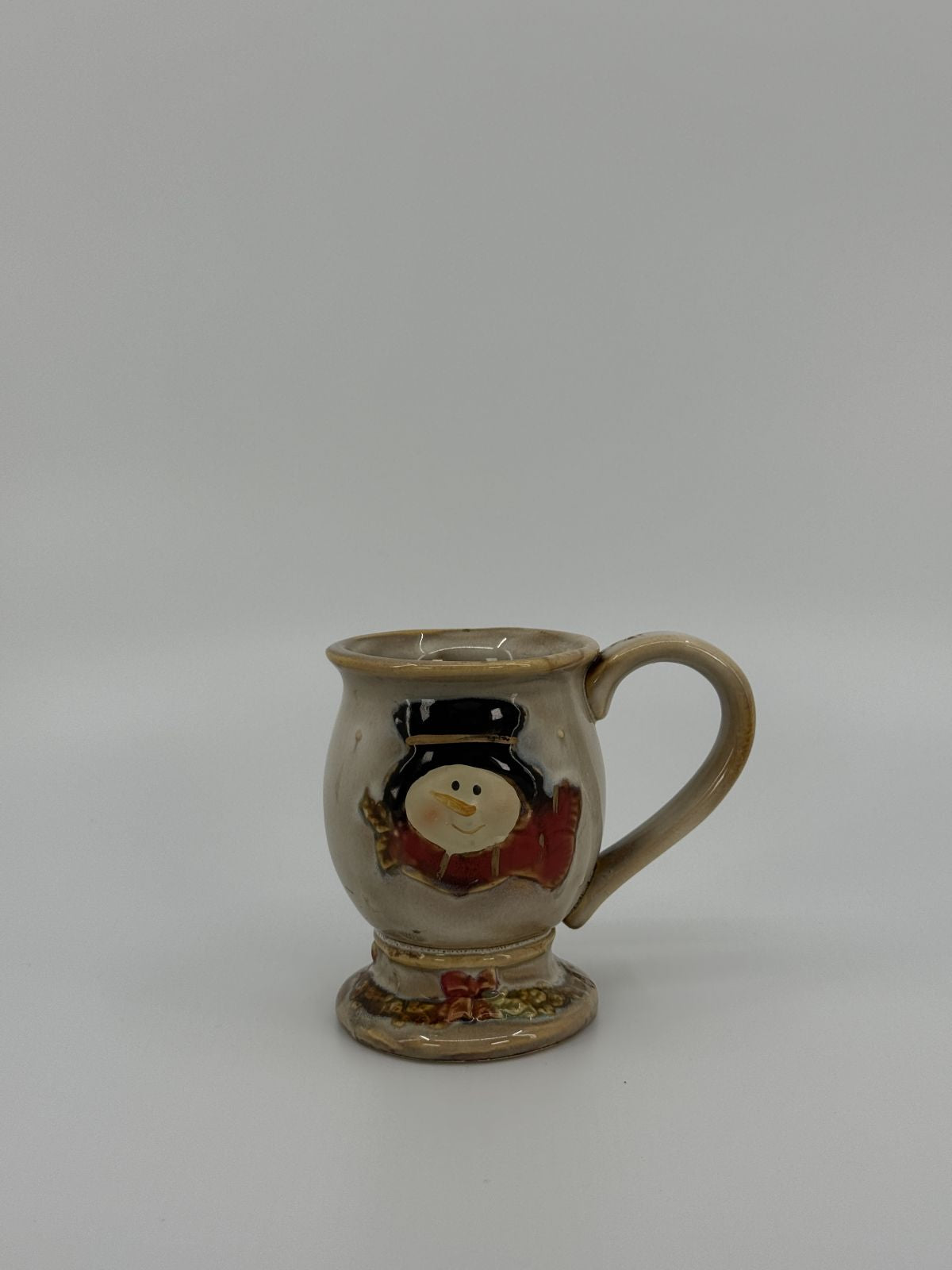 Jõuluteemalised keraamilised kruusid lumememm ja jõuluvana