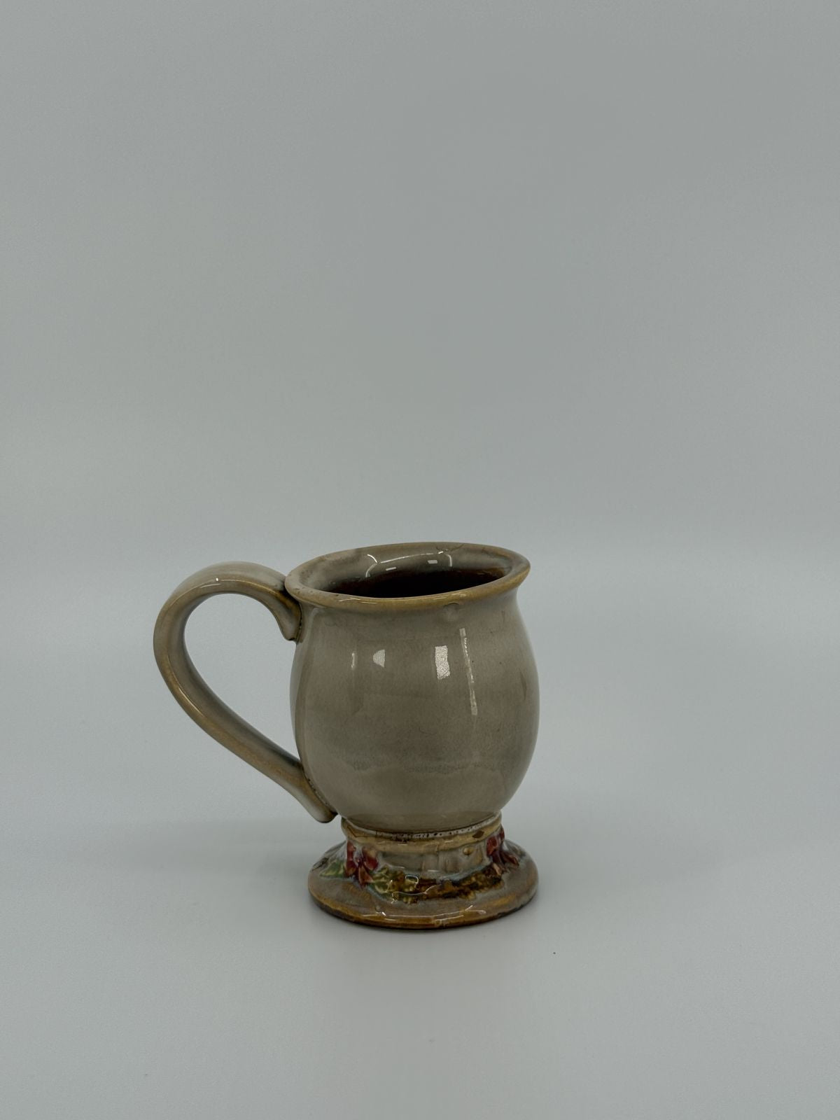 Jõuluteemalised keraamilised kruusid lumememm ja jõuluvana