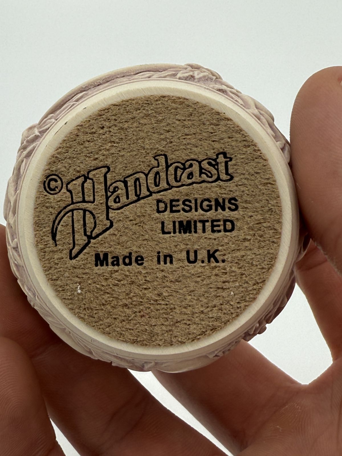 Käsivalmistatud lilledega kaanega kausike