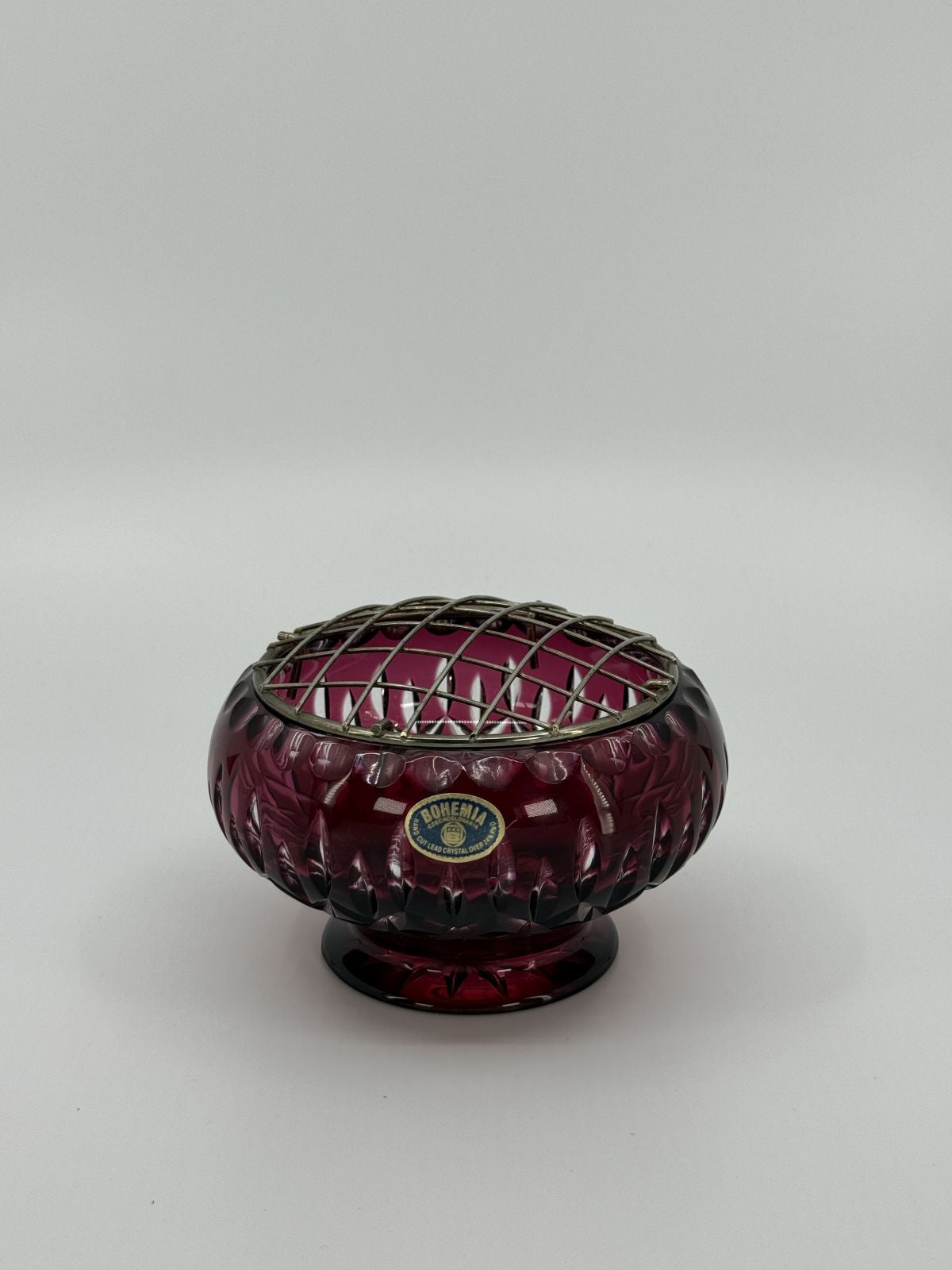 Vintage Bohemia punane kristallist lillevaas metallvõrega