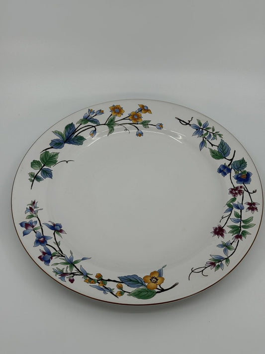 Suur lilleornamentidega taldrik